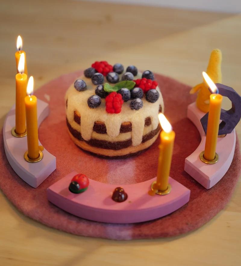 Großer Blaubeerkuchen aus Filz