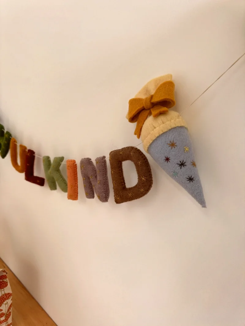 Schulkind Girlande aus Filz