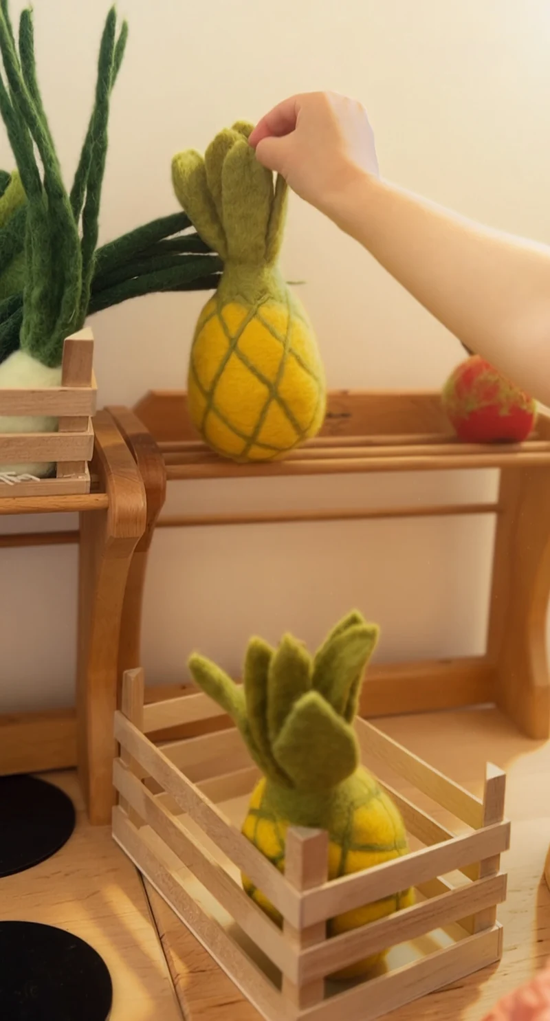 Filz-Ananas für Kaufladen und Kinderküche