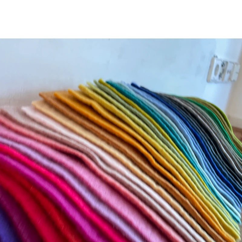 Handgemachte Filzplatten aus 100 % Schurwolle (30 × 40 cm)