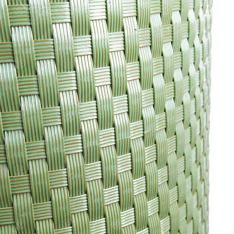 Grüner Polyrattan-Screening