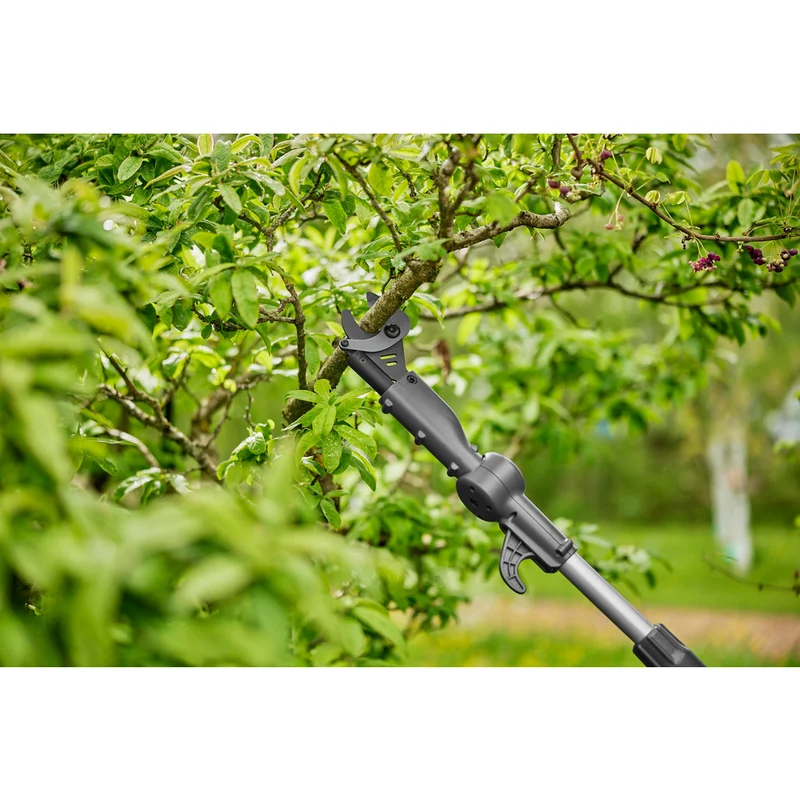 Gardena Akku-Teleskop-Baumschere HighCut 360/18V P4A / Ready-To-Use / Set