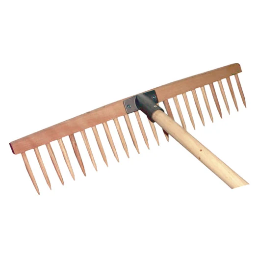 Holzrechen mit Stiel